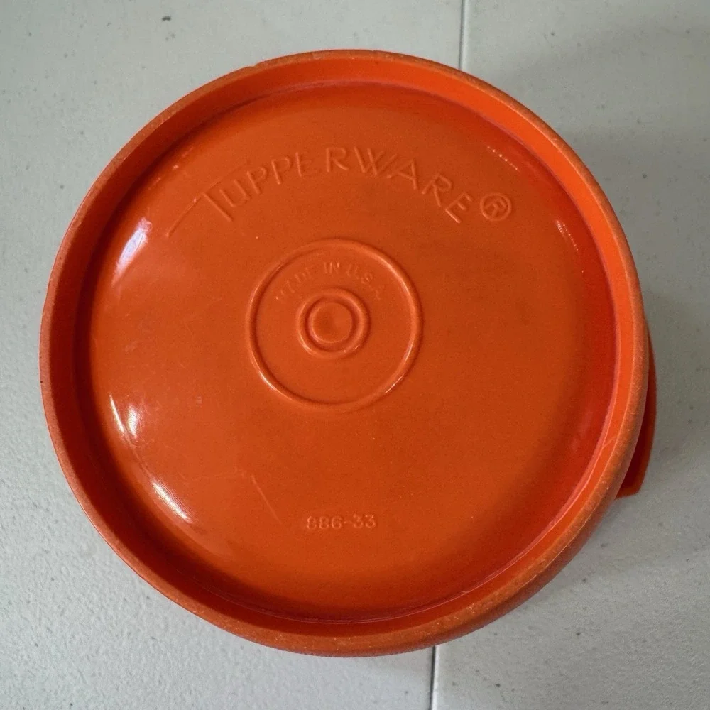 Tupperware Servalier Bowl 20oz #886 Burnt Orange Container with Lid Vintage